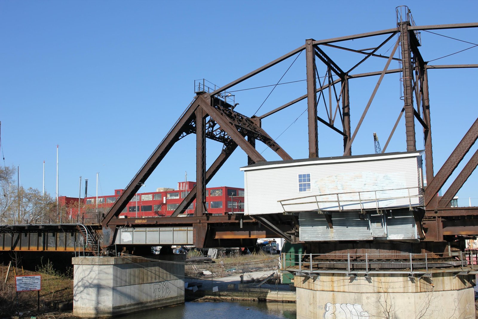 South (counterweight) arm